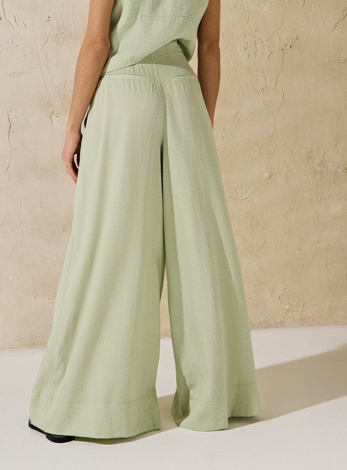 EVERBELLE Green Soft Tailored Co-ord Wide Leg Trousers 14 - Image 4 thumbnail